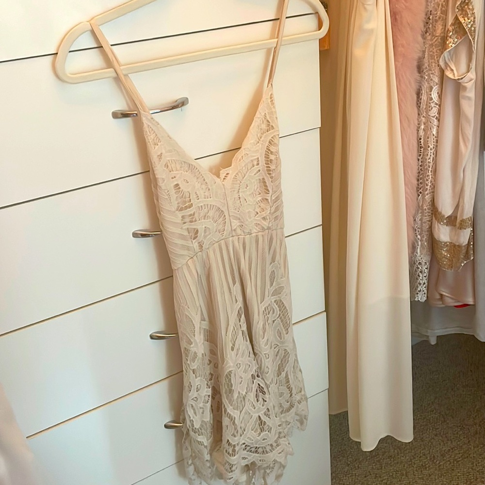 Jumper shorts in off white lace for summer!